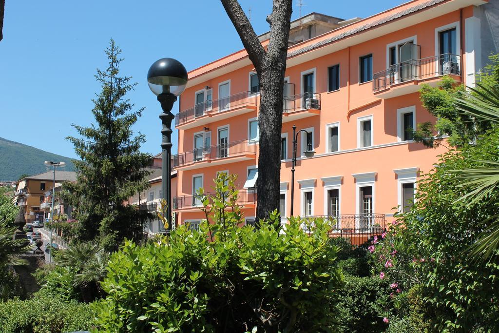 Hotel La Villa Ceccano Экстерьер фото